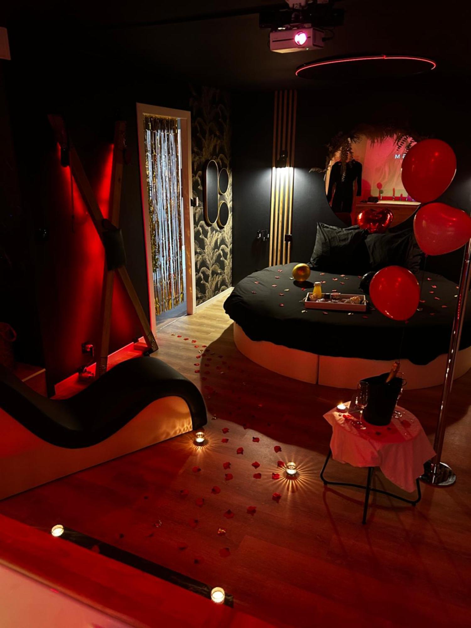 Love Room Haut De Gamme - L'Extase Avec Jacuzzi Violaines Exterior photo